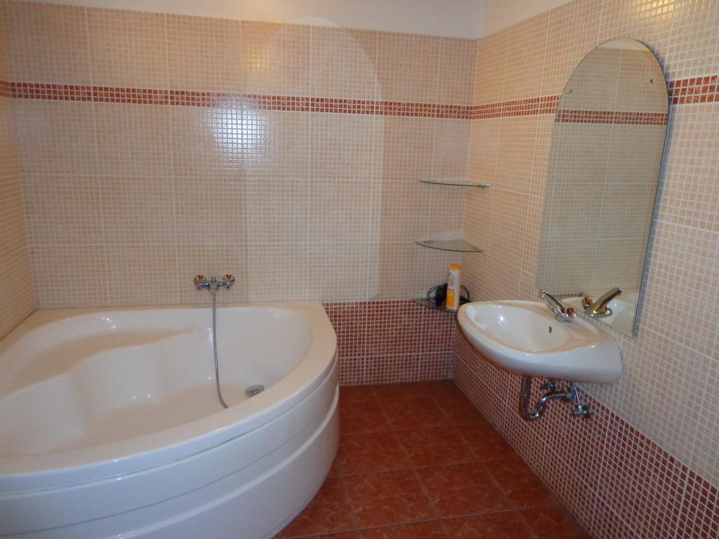 Sosto Gold Vendeghaz Hotel Nyiregyhaza Room photo